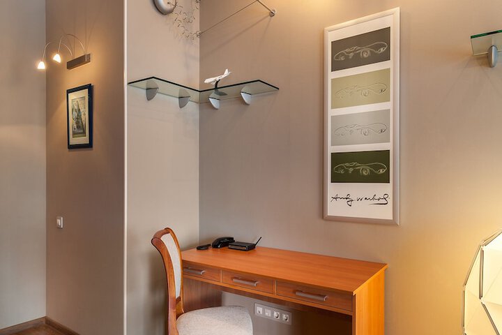 Room 8 of 69