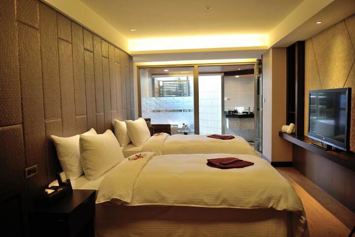 Room 9 of 50