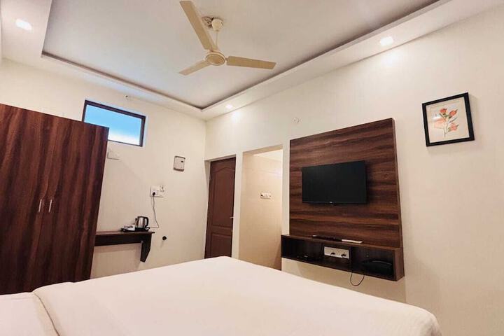 Room 4 of 29