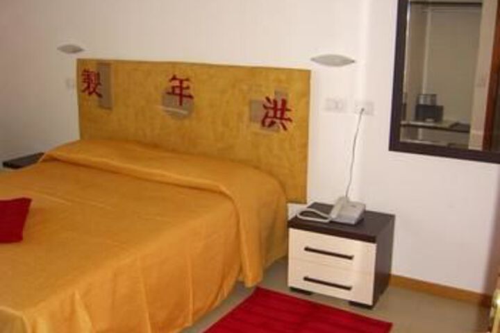 Room 15 of 33