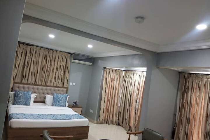Room 5 of 13