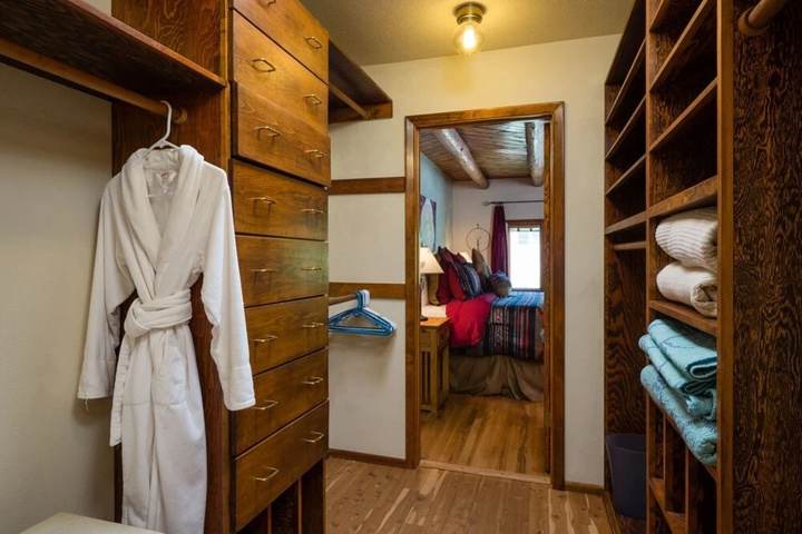 Room 5 of 15