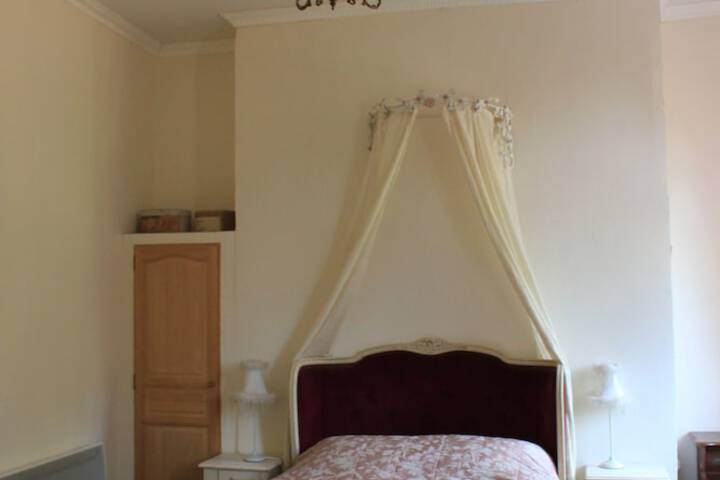 Room 8 of 13