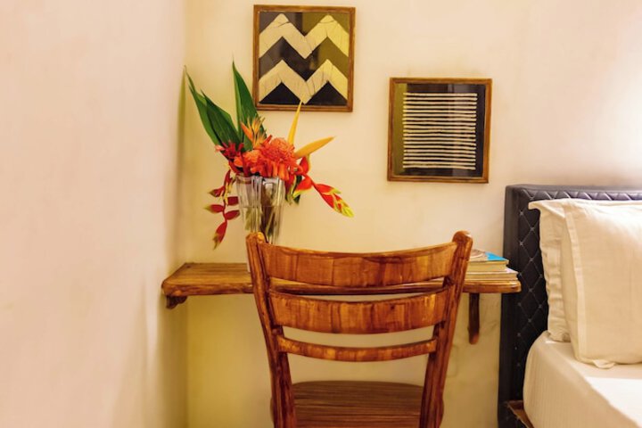 Room 27 of 99