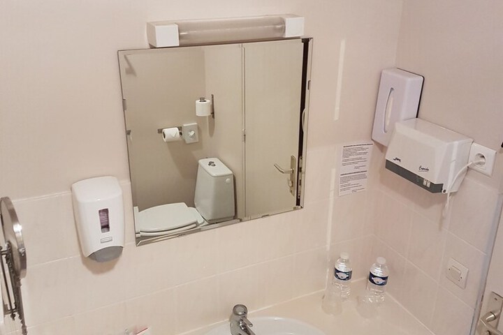 Room 44 of 73