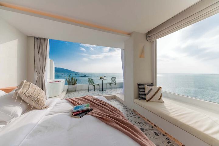 Room 52 of 190