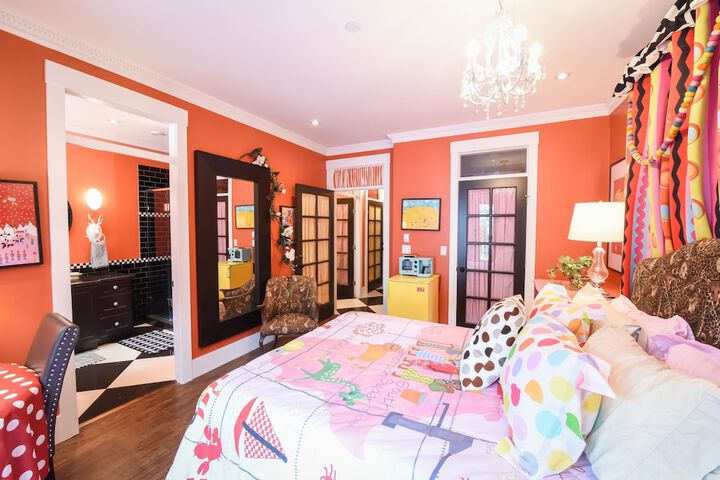 Room 8 of 85