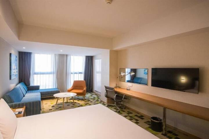 Room 8 of 42