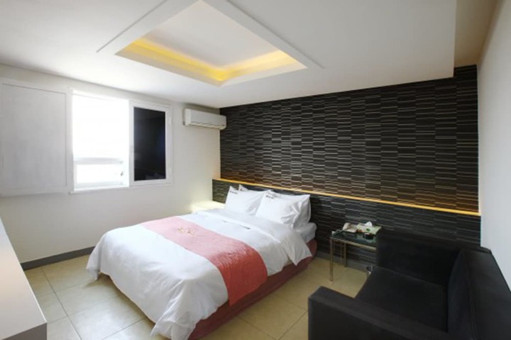 Room 5 of 47