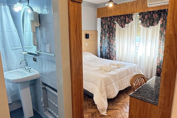 Room 10 of 17