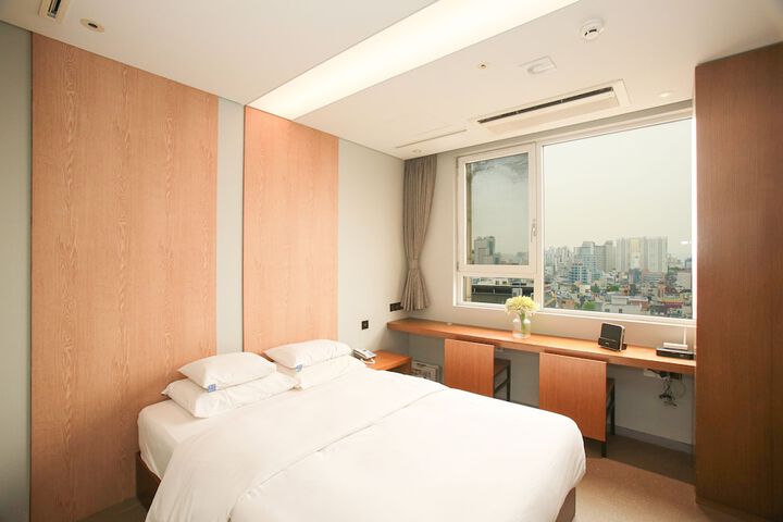 Room 33 of 59