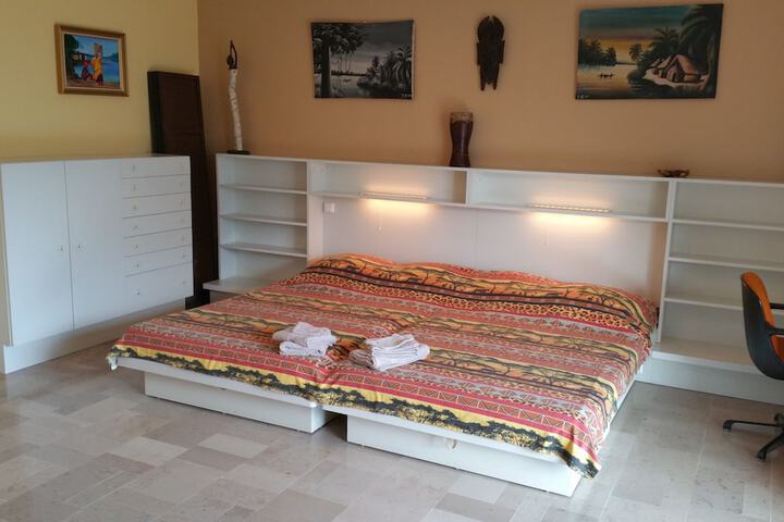Room 2 of 37