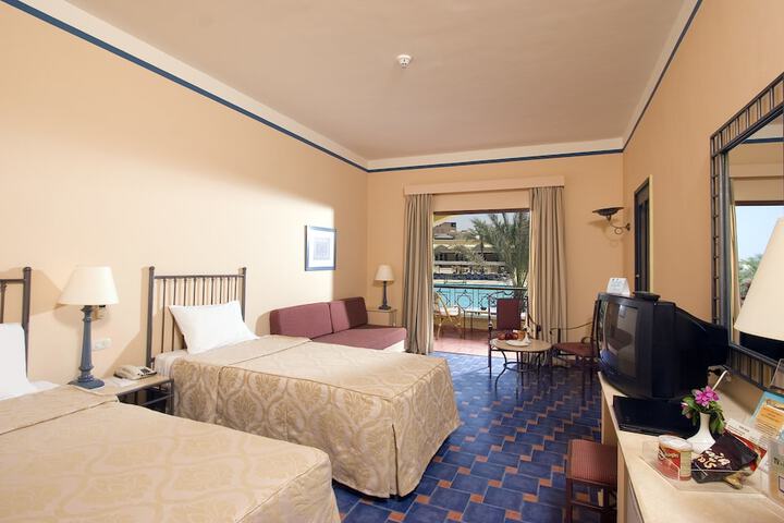 Room 6 of 32