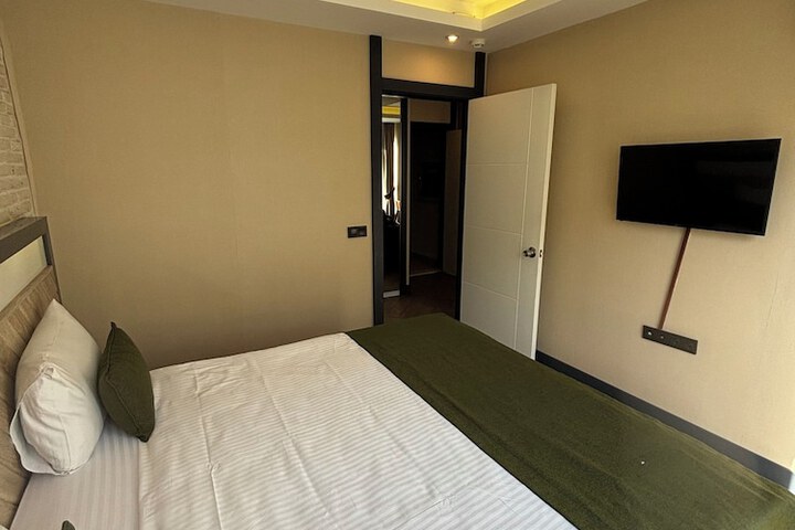 Room 18 of 101