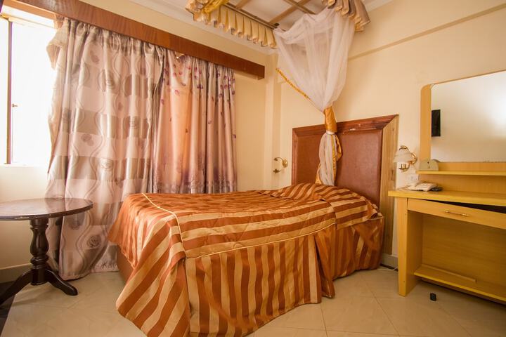 Room 12 of 27