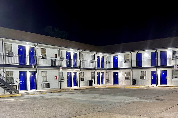 Hotel 10 of 12