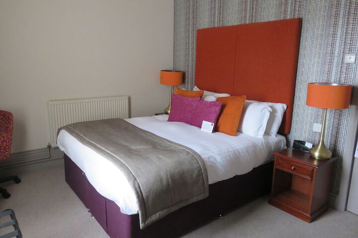 Room 28 of 93
