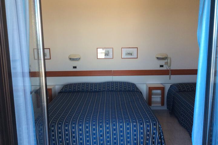 Room 7 of 26