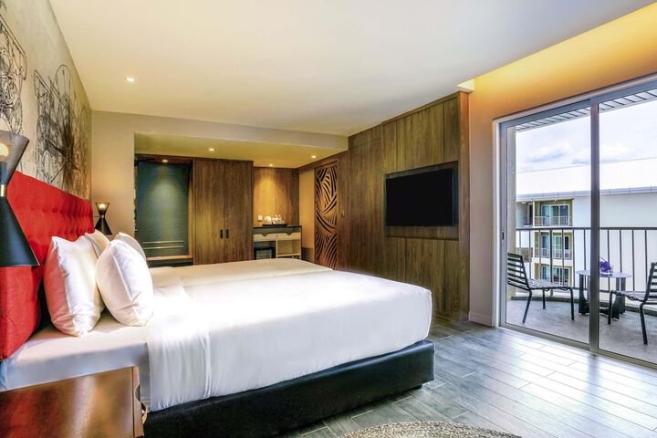 Room 16 of 157