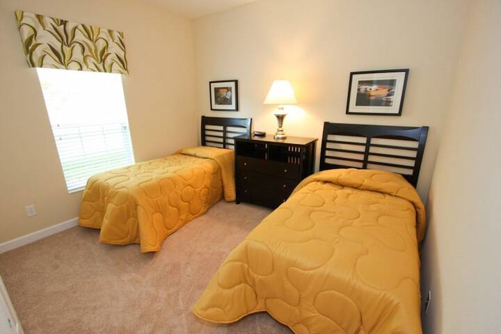 Room 8 of 34