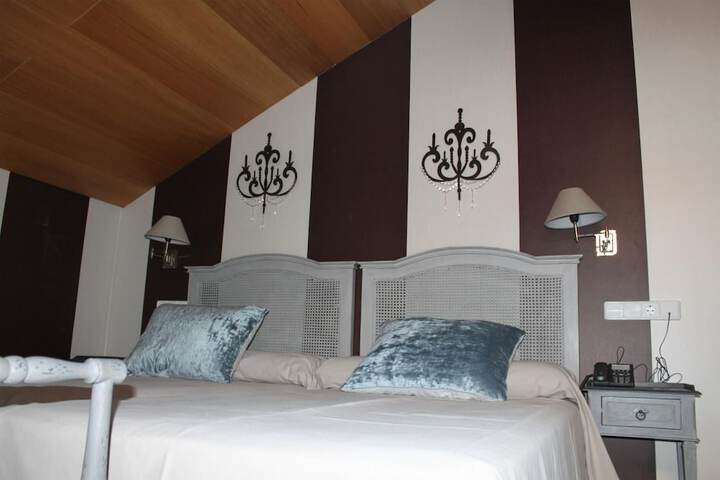 Room 6 of 36