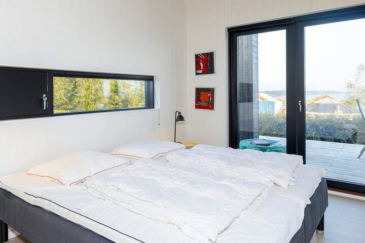 Room 4 of 37