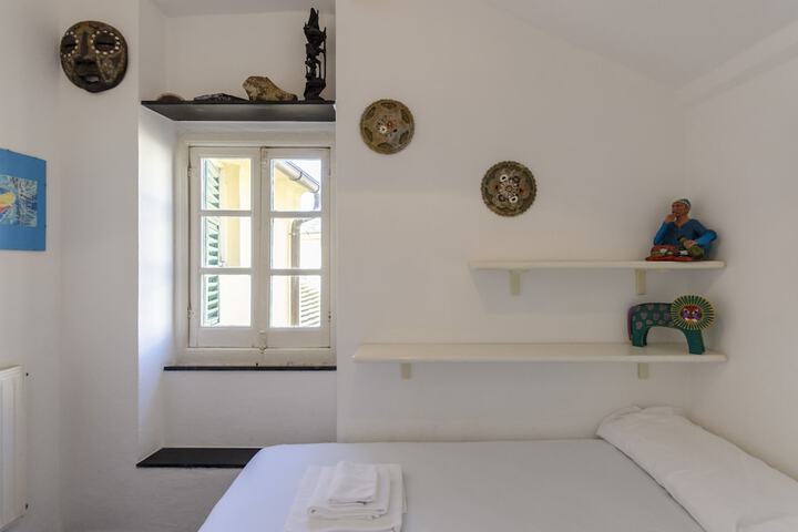 Room 3 of 34