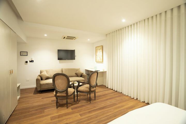 Room 8 of 62