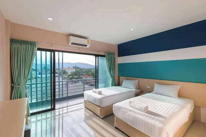 Room 13 of 40