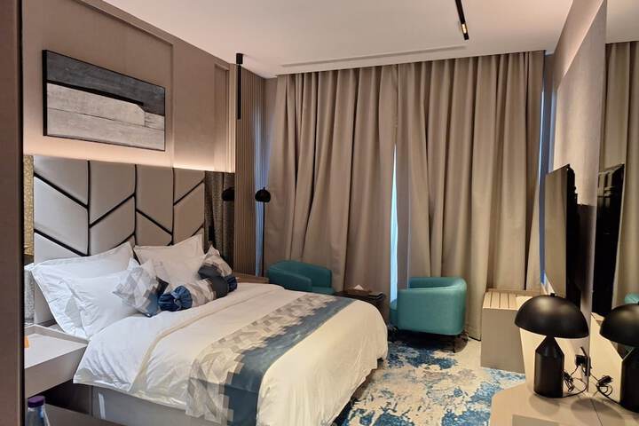 Room 4 of 17