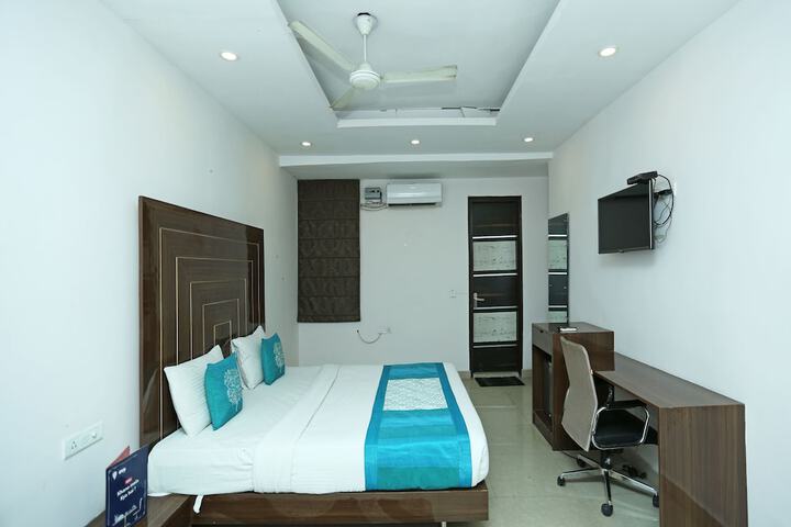 Room 16 of 30