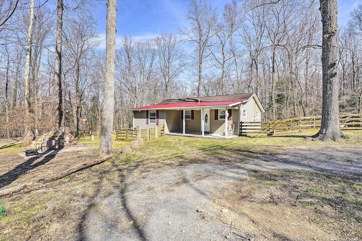 Charming Home With Yard Near Shenandoah River!