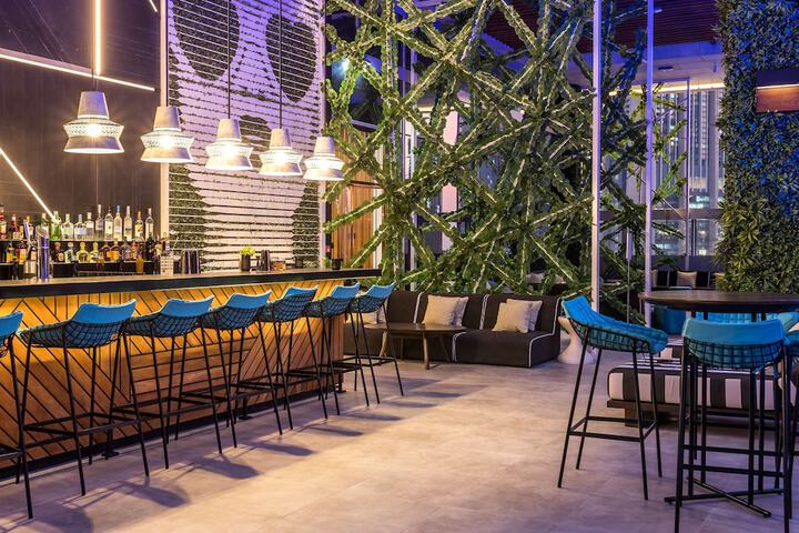 Lounge 137 of 172