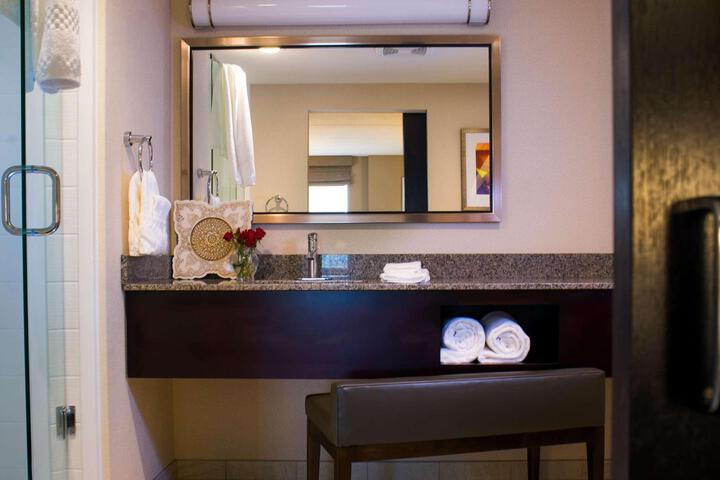 2 Queen Beds Executive Room Refrigerator High Speed Internet Accessible Full Breakfast (4 of 6)