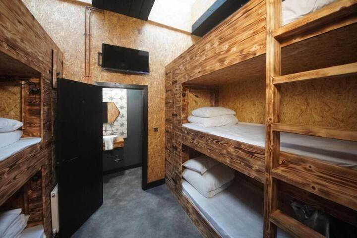 Room 12 of 25