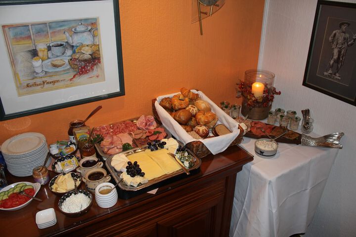 Dining 53 of 65