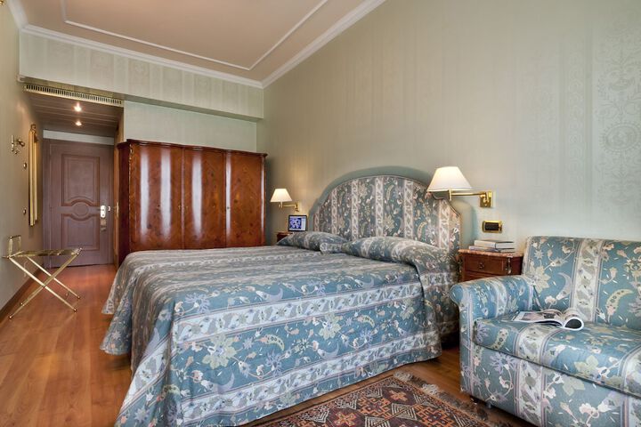 Room 7 of 96