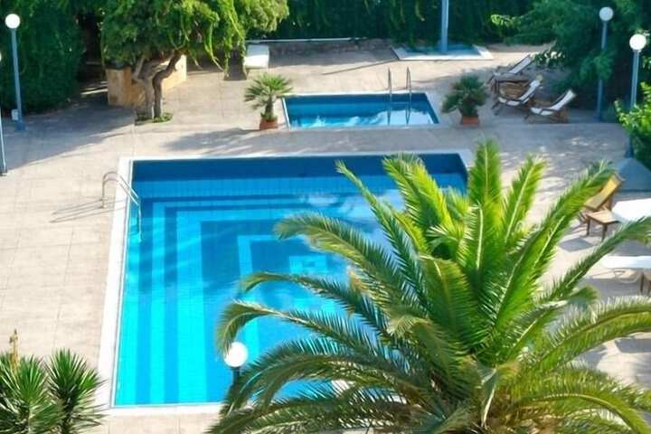 Hotel with Pool