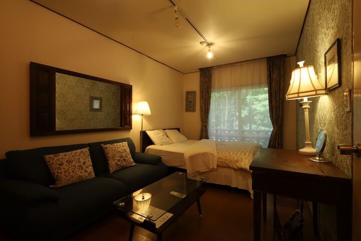 Room 25 of 68