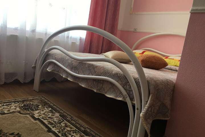 Room 10 of 28