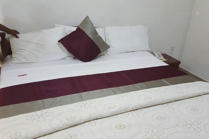Room 4 of 10