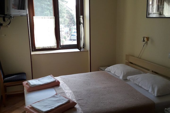 Room 6 of 78