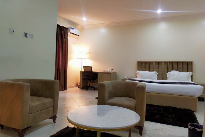 Room 15 of 23