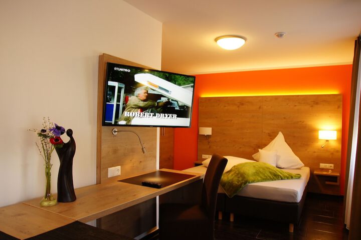 Room 28 of 63