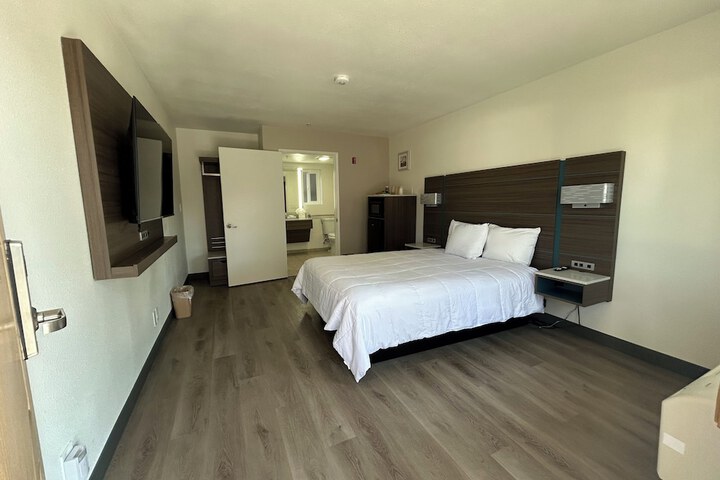 Room 22 of 49