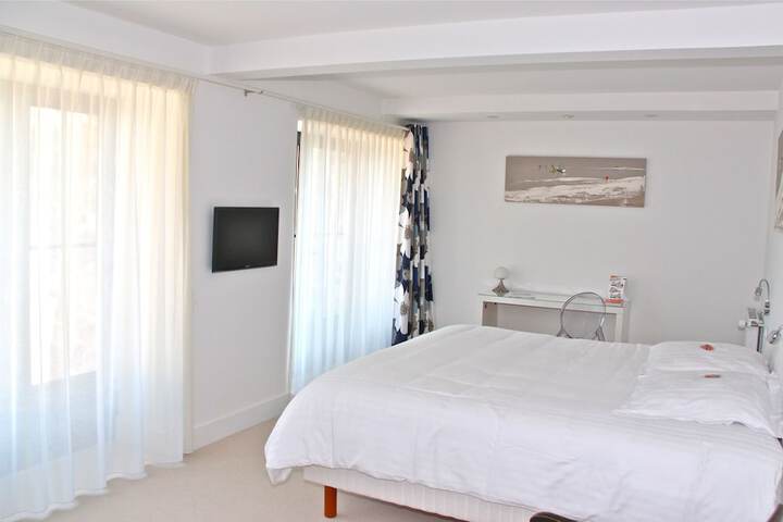 Room 4 of 31