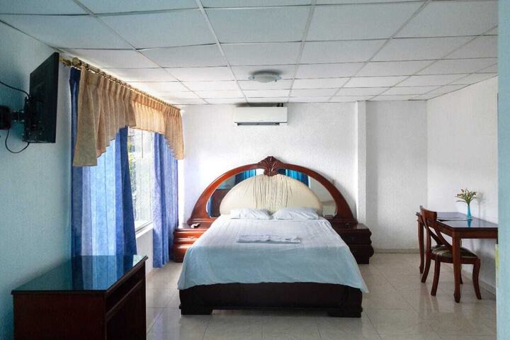 Room 10 of 30