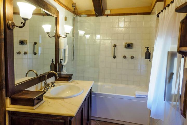 Bathroom Interior Photo