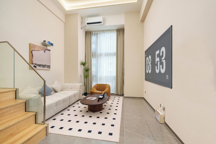 Room 6 of 16