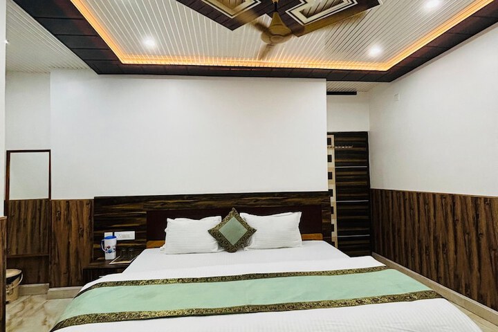 Room 10 of 28